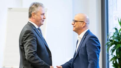 Bild: Fabian Sommer/dpa
Die Lockführergewerkschaft GDL hat sich mit ihrer Forderung nach einer 35-Stunden-Woche im Tarifstreik durchgesetzt.