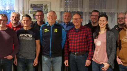 Bild: Werner Schmitt
Der Kreisrat des Volleyballkreises Nord wurde in Schnaittenbach für die nächsten vier Jahre gewählt: (von links) Herbert Hubner, Noah Graf, Peter Rathgeber, Horst Fleischmann, Bernhard Hirsch, Matthias Mende, Günter Dobmeier, Roland Tschannerl, Werner Schmitt, Martin Schötz, Franziska Reiter, Marc Schultz, Peter Grosser und Saskia Böhm.