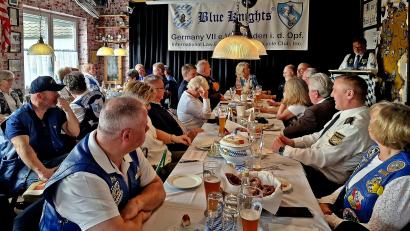 Bild: R. Kreuzer
Der Motorradclub „Blue Knights“ feiert sein 30-jähriges Bestehen mit einem Kommersvormittag.