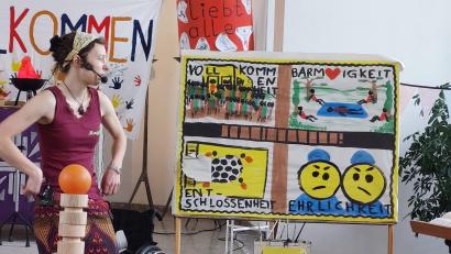 Bild: Evangelische Kirchengemeinde Tirschenreuth/exb
Magdalena Bottesch aus Leipzig vermittelte bei der Kinderbibelwoche in Tirschenreuth verschiedene Tugenden.