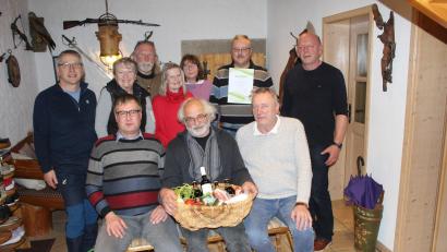 Bild: soj
Neuwahlen gab es beim Fichtelgebirgsverein Ebnath. Im Bild (vorne, von links) Uwe Siart, Martin Exner und Eberhard Söllner sowie (hinten, von links) Gerd König, Waltraud Schreyer, Bert und Inge Flor, Christine Horn, Berthold Enders und Josef Söllner.