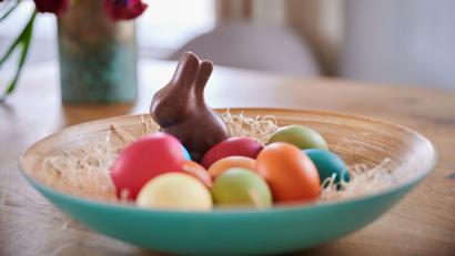 Symbolbild: Annette Riedl/dpa
"Der allseits geliebte Osterhase und auch das Osterei gelten zwar als Symbole für das neue Leben und für den Übergang vom Leblosen zum Lebendigen, mit dem christlichen Glauben haben beide aber nichts zu tun", sagt Pfarrer Klaus Weber.