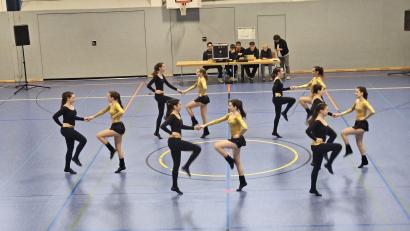 Bild: khg
Die siegreichen Mädchen des Elly-Heuss-Gymnasiums Weiden bei ihrer Tanzdarbietung.