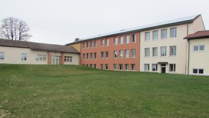 Bild: exa
auf dem Bild ist die neuzugestaltene Aussenanlage des Ärztehauses