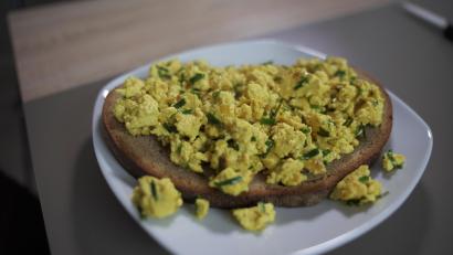 Bild: Jakob Graf
Scrambled Tofu passt am besten zu/aufs Brot.