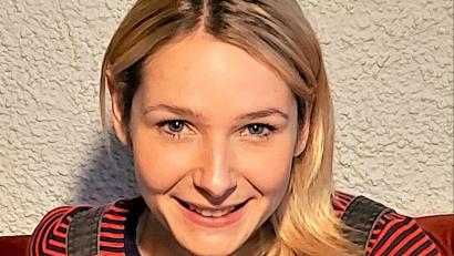 Bild: lg
Die Schauspielerin Julia Gruber bietet Altenheimen eine adventliche Lesung an, die sie innerhalb weniger Tage zusammen mit Künstlerkollegen erstellte.