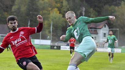 Archivbild: Hubert Ziegler
Raffael Kobrowski (rechts) kehrt in der Saison 2024/24 zur DJK Ammerthal zurück.