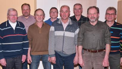 Bild: sche
Einen neuen Vorstand wählt die Jagdgenossenschaft Aschach-Immenstetten (von links): Alfred Schorner,, Dritter Bürgermeister Christian Drexler, Johann Winkler, Zweiter Vorsitzender Christian Schwab, Vorsitzender Josef Kopf, Johann Gradl, Norbert Riß und Bernhard Simon.