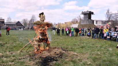 Archivbild: ubb
Das Entzünden der Strohfigur ist immer ein Höhepunkt beim Frühlingserwachen im Geschichtspark Bärnau.