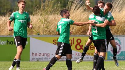 Archivbild: Dieter Jäschke
Nur zu gerne würden die Spieler des TSV Reuth einen Sieg im Kellerduell gegen den SC Kirchenthumbach bejubeln. An Ostern finden in der Kreisliga Nord wichtige Spiele statt, was den Abstiegskampf betrifft.