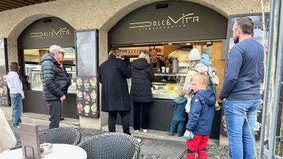 Bild: Gabi Schönberger
Das Eiscafé Dolce Vita in Weiden berechnet den Kunden dieses Jahr 1,80 Euro pro Kugel. Für Premiumsorten müssen die Kunden zwei Euro zahlen.