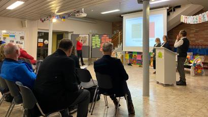 Bild: Stadt Weiden i. d. OPf./exb
Die Infoveranstaltung zur Nachverdichtungsstudie „Steinige Äcker Ost“ in Rothenstadt ist gut besucht.