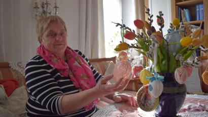 Bild: szl
Die 75-jährige Ingrid Leser aus Bärnau besitzt eine stattliche Ostereiersammlung. Die rund 200 Stücke stammen aus Tschechien, Rumänien, der Ukraine, Polen und Russland.