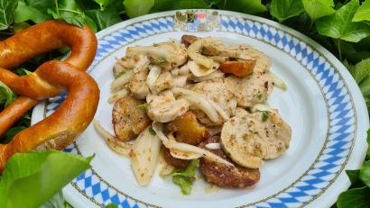 Bild: Birgit Nirschl/exb
Eine moderne Interpretation der bayerischen Weißwurst mit Breze von Birgit Nirschl.