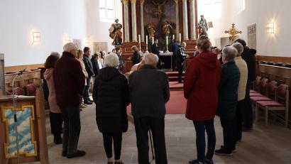Bild: rpp
Karfreitag in Neustadt am Kulm: Beim Abendmahl erhalten die evangelischen Christen Hostie und Wein.