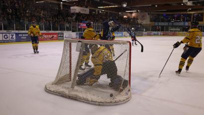 Bild: Tobias Neubert
Szenen aus dem ersten Play-off-Halbfinale in der Eishockey-Oberliga zwischen den Blue Devils Weiden und den Tilburg Trappers.