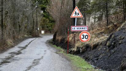 Bild: Christophe Simon/AFP/dpa
Im südfranzösischen Alpendorf Le Vernet war Émile im vergangenen Sommer zu Besuch bei seinen Großeltern.
