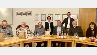Bild: Krones
Im Freihunger Rathaus wurden langjährige Blutspender geehrt (von links): Ludwig Kohl, Waltraud Dicks, Werner Luber, Brigitte Ringelstetter vom BRK, Bürgermeister Uwe König, BRK-Kreisgeschäftsführer Sebastian Schaller, Alfred Jäger und Gerlinde Mayer.
