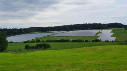 Archivbild: Lowak
Zur "Zeno" gehört ein Solarpark Tännesberg, der seit über zehn Jahren besteht. Die Anlage leistet 8,6 Megawatt und kann laut Angaben der "Zeno" rund 1000 Vier-Personen-Haushalte im Jahr mit Strom versorgen.