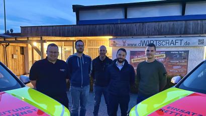 Bild: BRK/exb
Patrick Waldhier (Rettungsdienst), Thomas Dürckheim (Wasserwacht), Marco Rappl (Organisatorischer Leiter), Andreas Ott (Wasserwacht) und vom Rettungsdienst Justin Goss (von links nach rechts) sind die neuen BRK-Einsatzleiter.