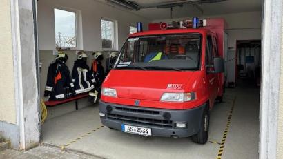 Bild: bjo
Das Fahrzeug und das Gerätehaus der Feuerwehr Winbuch sind in die Jahre gekommen.