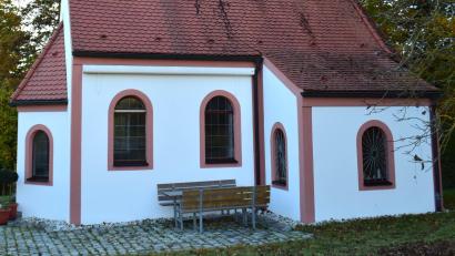 Bild: no
Die Kapelle St. Johannes in Stifterslohe wird für reguläre Gottesdienste, aber gerne auch für persönliche Anlässe wie Hochzeiten, Taufen, Dankfeiern oder Trauermessen genutzt.