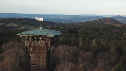 Archivbild: Hermann Markgraf
Der Böhmerwalturm am Weingartenfels im Schönseer Land wurde 1983 erbaut und am 1. Juli 1984 eingeweiht.