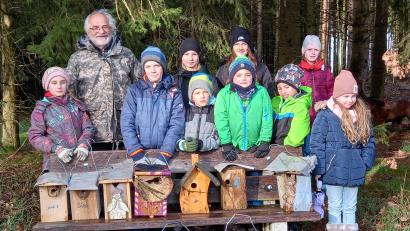 Bild: Carolin Gley/exb
Neue Jugendgruppe "Fichtelgeister" der Fichtelgebirgs-Ortsvereine Neusorg, Pullenreuth und Ebnath hat Nistkästen gebaut.