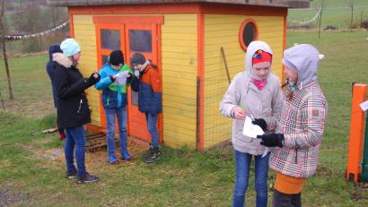 Bild: fvo
Die ersten Kinder sind beim Osterrätsel des Jungen Landvolks Waldthurn schon am Palmsonntag unterwegs. Bis Ostern werden es immer mehr, die das Osterrätsel lösen wollen.