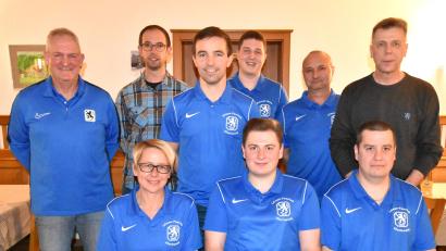 Bild: no
Der neu gewählte Vorstand des Löwen-Fanclubs Illschwang mit dem Vorsitzenden Robert Meyer (stehend, links) und seinem Stellvertreter Peter Neumüller (stehend, rechts).