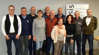 Bild: Udo Moser/exb
Der Vorstand des Kreisverbands Amberg-Sulzbach von "Die Basis" (von links): Hans Märkl, Prof. Dr. Klaus Steger, Norbert Peter, Sabine Märkl, Erich Weber, Josef Weinfurtner, Sonja Pilhofer, Josef Neumeyer, Rita Moser, Kurt Rose, Heinz Mack