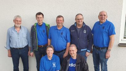 Bild: mr
Das Vorstandsteam der Löwenfreunde Obersteinbach: (hinten von links) Kassenpüfer Franz Birner, Vorsitzender Andreas Basler, zweiter Vorsitzender Hermann Schiffl, Kassenprüfer Norbert Meier und Beisitzer Helmut Döbereiner; (vorne von links) Beisitzerin Margit Berndt sowie Kassier und Schriftführer Jürgen Dolles.