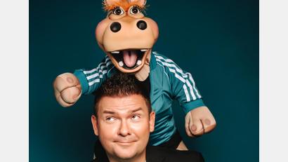Bild: Alexey Testov
Sebastian Reich mit Nilpferd Amanda.