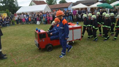Archivbild: fz
Die Bechtsriether Löschis im Einsatz. Die Gruppe nimmt als Kinderfeuerwehr in Bayern eine Vorreiterrolle ein. Sie war die erste Kinderfeuerwehr, die sich 2006 im Freistaat gegründet hat.