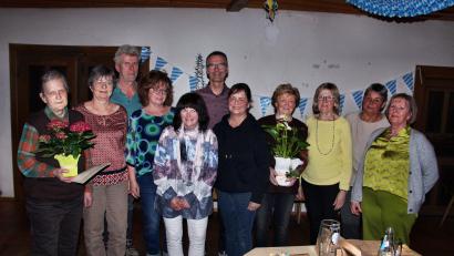 Bild: ds
Wahlen und Ehrungen standen beim Gartenbauverein Neukirchen an. Von links Regina Klippel, Vorsitzende Annemarie Hubmann, Manfred Meyer, Annemarie Kunert, Margit Rupp, Bürgermeister Peter Achatzi, Silvia Bielesch, Rosalinde Neumüller, Hannelore Hampl, Elfriede Kuhn und Edeltraud Stollner.