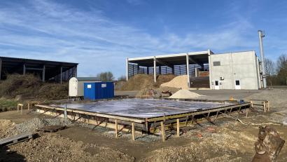 Bild: dob
Unmittelbar neben dem Heizwerk der Naturenergie entsteht die neue WBV-Geschäftsstelle – selbstverständlich in Holzbauweise.