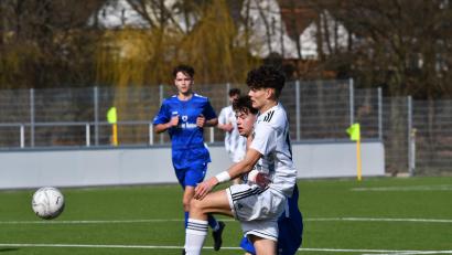 Bild: D. Nachtigall
Moritz Hügel (weißes Trikot) erzielte beim 3:1-Erfolg der U19 der SpVgg SV Weiden gegen die DJK Don Bosco Bamberg zwei Treffer.