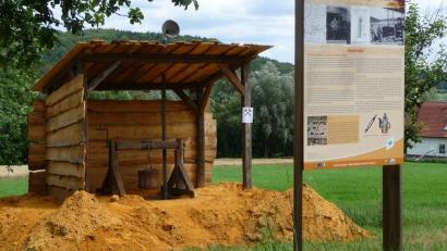 Archivbild: wsl
Das Ocker-Schaubergwerk steht in Neukirchen als detailgetreuer Nachbau direkt am Erzweg. Ernst Pickel kann viel über die schweißtreibende Arbeit beim Anlegen der tiefen Schächte und ausgedehnten Stollengänge erzählen.