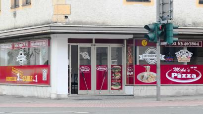 Bild: Gabi Schönberger
In der Bahnhofstraße 29 in Weiden hat am Dienstag "Mike's Pizza" eröffnet. Zuvor hatte es wegen baurechtlicher Auflagen monatelang Verzögerungen gegeben.