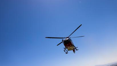 Bild: Philipp von Ditfurth/dpa/Symbolbild
Ein Rettungshubschrauber setzt zur Landung an.