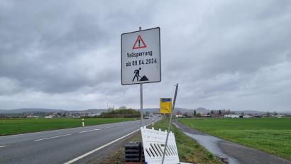 Bild: kaz
Alles ist vorbereitet: Ab Montag, 8. April, ist die Bundesstraße 15 zwischen Mitterteich und Tirschenreuth gesperrt. Eine Umleitung wird eingerichtet.