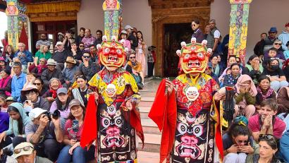 Bild: Roswitha Bruder-Pasewald/dpa
Ladakhs Klosterfeste sind ein gesellschaftliches Ereignis - wer nicht früh genug kommt, bekommt keinen Platz.