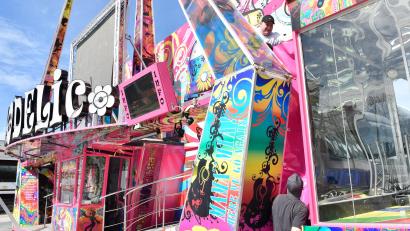 Bild: Petra Hartl
Der Aufbau für das Frühlingsfest hat begonnen: Am Freitagnachmittag sind die ersten Fahrgeschäfte am Dultplatz eingetroffen – hier das "Psychodelic". Wer sich hier als Besucher hineinwagt, wird in den Gängen mit allerlei Showeffekten überrascht.