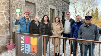Bild: Julia Schmidt/exb
Der Kuba-Gründungsvorstand (von links): Schatzmeister Wolfgang L. Schmidt, stellvertretende Vorsitzende Christine Schreiber, Vorsitzende Nadine Gralla-Sommer, Gründungsmitglied Margit Sommer, Beisitzer Jan Sommer, Schriftführer Heiko Gralla und Beisitzer Dieter Moser.