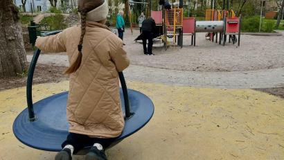 Bild: Gabi Schönberger
Der Spielplatz im Max-Reger-Park ist ein beliebter Treffpunkt für Familien. Wenn es nach der SPD geht, sollte er erweitert werden, weil gerade bei schönem Wetter der Andrang oft riesig ist.