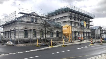 Bild: wro
Der künftige Kulturbahnhof in Wiesau nimmt langsam Formen an. Am Donnerstag, 11. April, darf die Baustelle besichtigt werden.