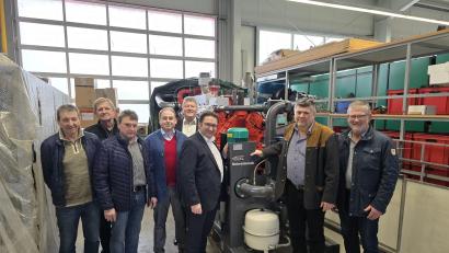 Bild: Freie Wähler Tirschenreuth/exb
Die Freien Wähler besuchten Motorentechnik Völkl in Tirschenreuth.