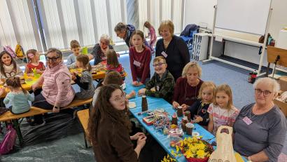 Bild: kwl
Das engagierte Kreativteam der Musikschule Neustadt sorgt auch während der Ferien für interessante Aktionen. Die Kinder hatten ihre Freude daran.