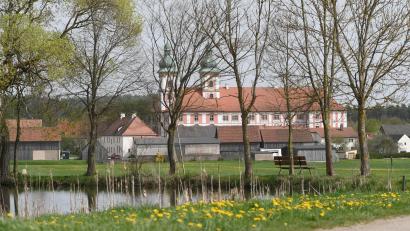 Bild: Gabi Schönberger
Im Kloster Speinshart soll ein Wissenschaftszentrum als Teil der High-Tech-Agenda (HTA) Bayern entstehen. CSU-Landtagsabgeordneter Stephan Oetzinger spricht von einem "geistigen Ökosystem".