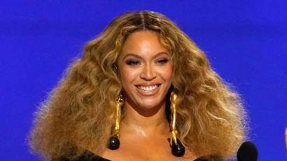 Bild: Chris Pizzello/AP/dpa
Sängerin Beyoncé führt als erste schwarze Frau die US-Charts der Country-Alben an.